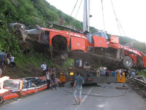 Vụ ô tô khách lao xuống vực tại Lào Cai Thêm một nạn nhân tử vong